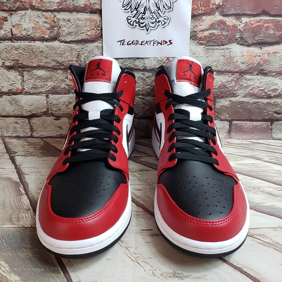 Nike Air Jordan 1 Mid Chicago Black Toe 🆕️💥💥 - Picture 5 of 8